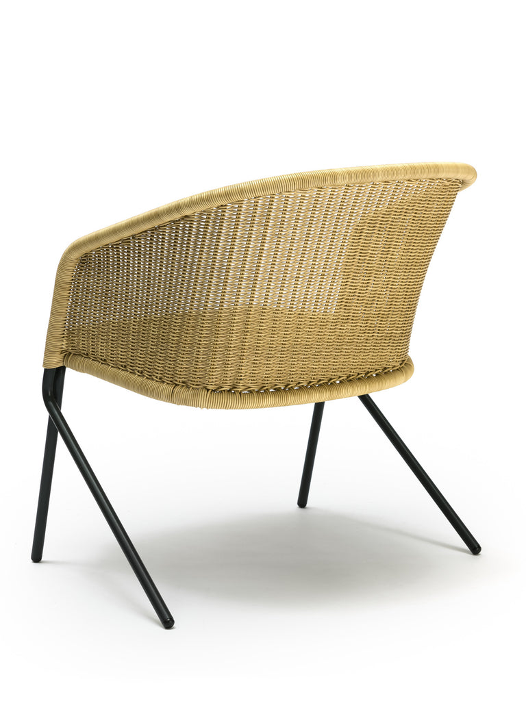 Kakۂ lounge chair outdoor (wheat polyethylene) back angle
