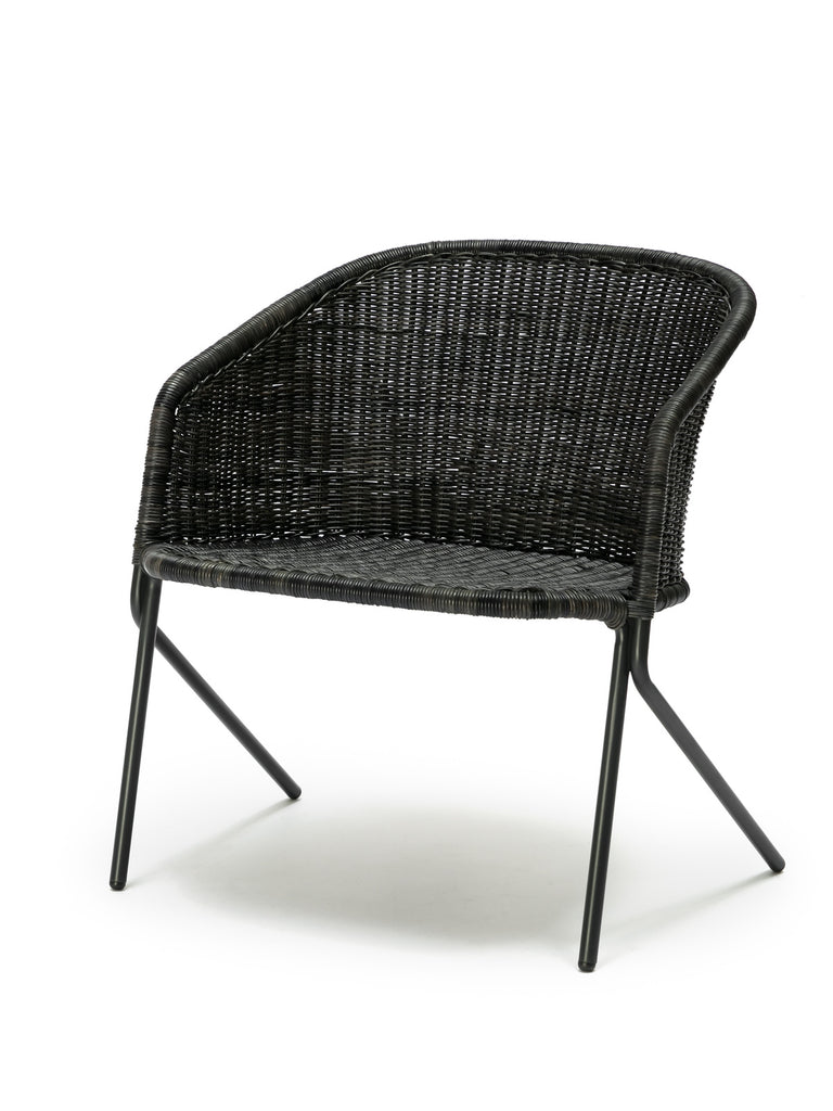 Kakۂ lounge chair (graphite) front angle