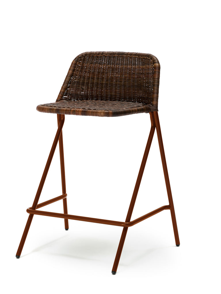 Kakۂ stool with backrest (oxide red frame / rust rattan slimit) front angle
