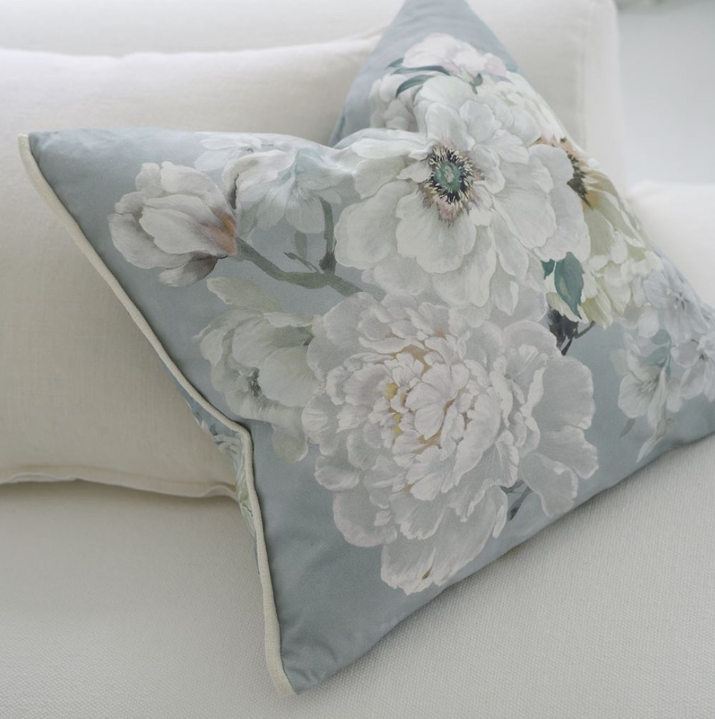 Fleur Blanche Platinum Cushion