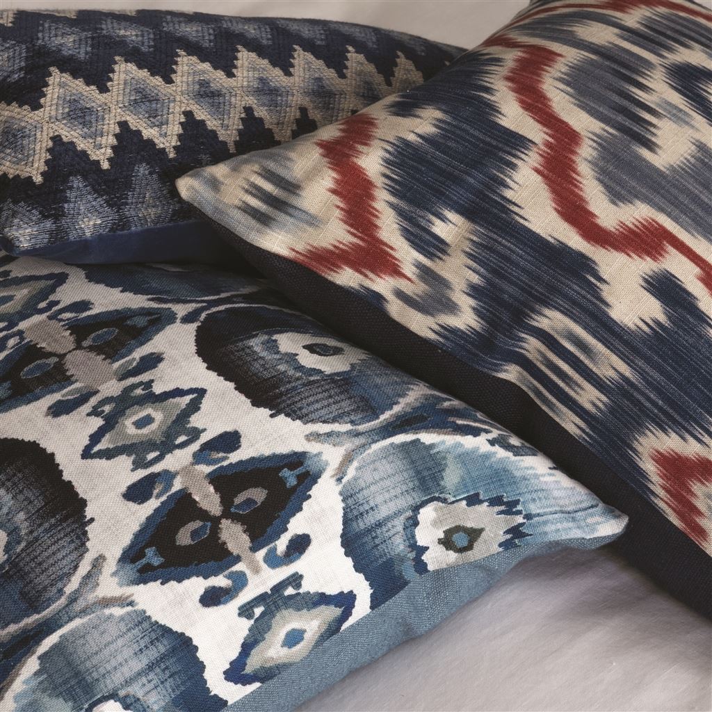 Perzina Midnight Cushion