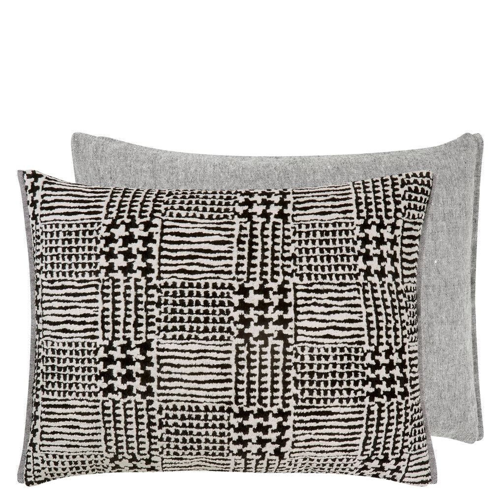 Queluz Noir Cushion