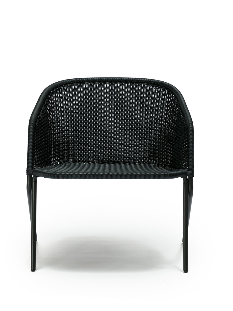 Kakۂ lounge chair outdoor (charcoal polyethylene) front