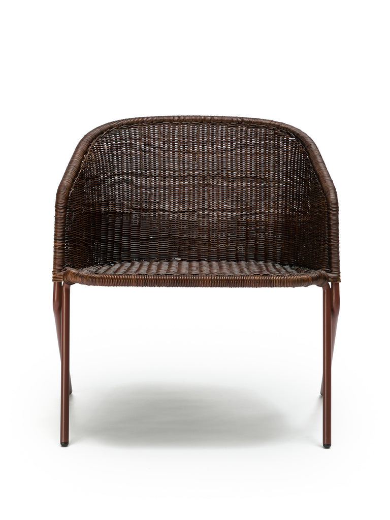 Kakۂ lounge chair (oxide red frame / rust rattan slimit) front