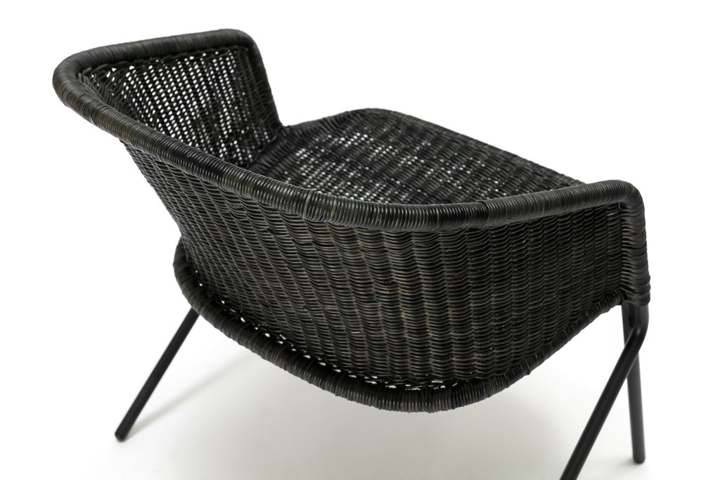 Kakۂ lounge chair (graphite) close up