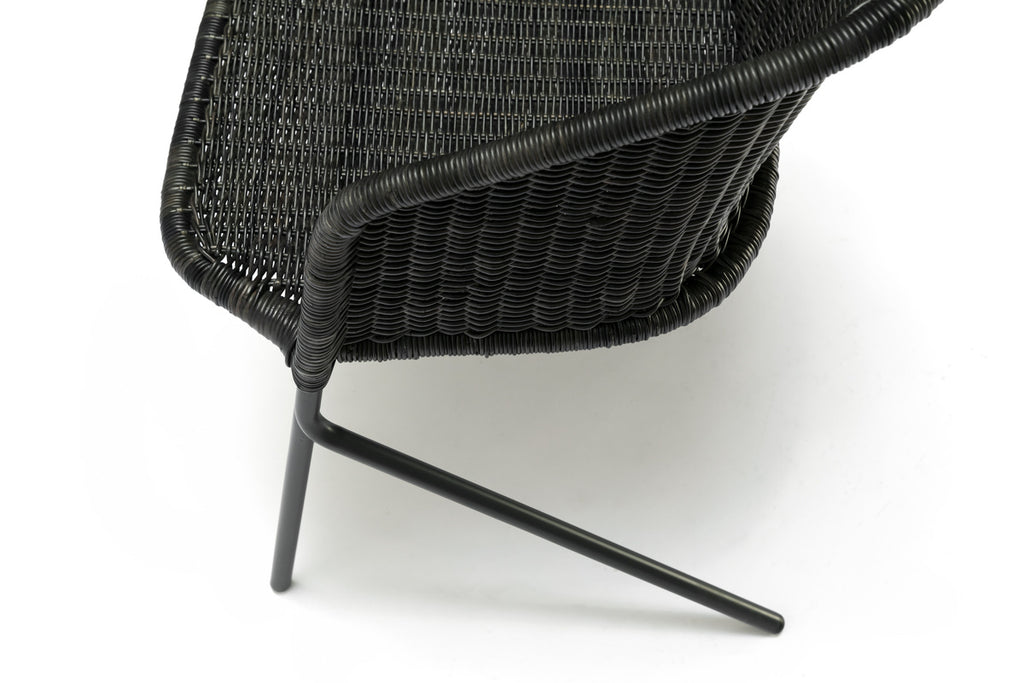 Kakۂ lounge chair (graphite) close up