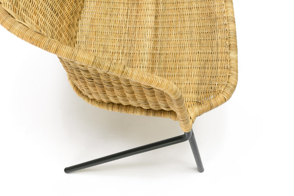 Kakۂ lounge chair (natural) close up
