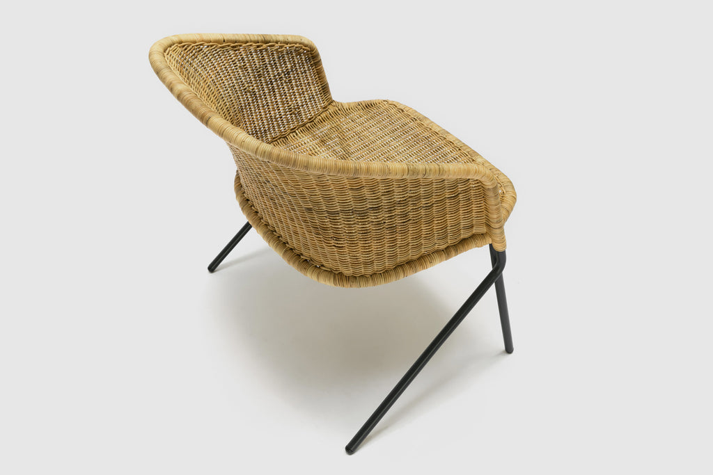 Kakۂ lounge chair (natural) close up