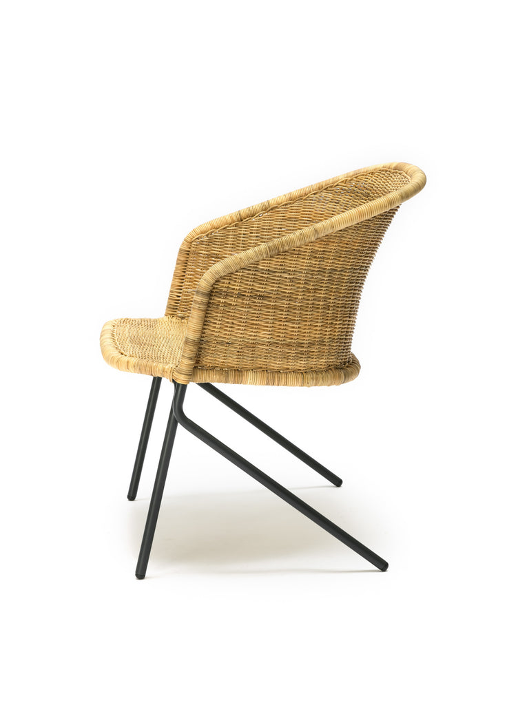 Kakۂ lounge chair (natural) side