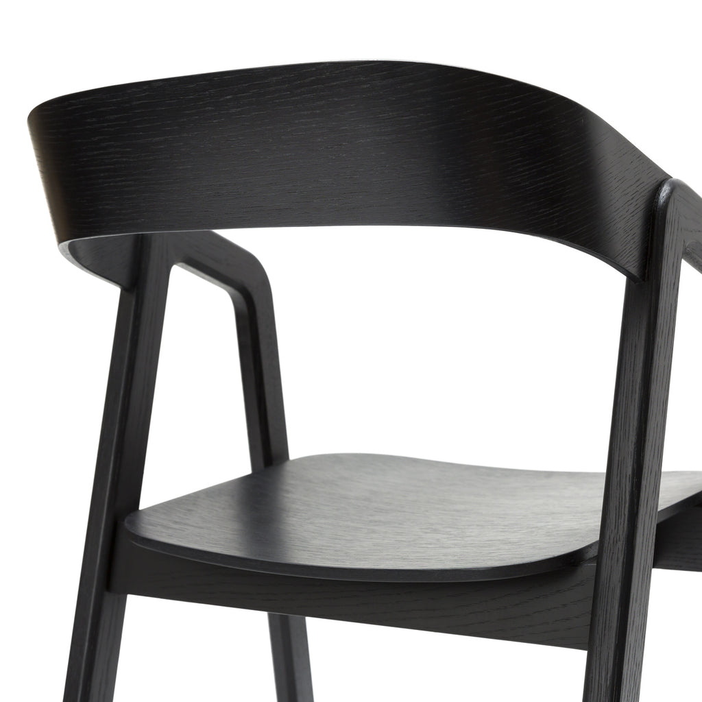 Valby (black) close up